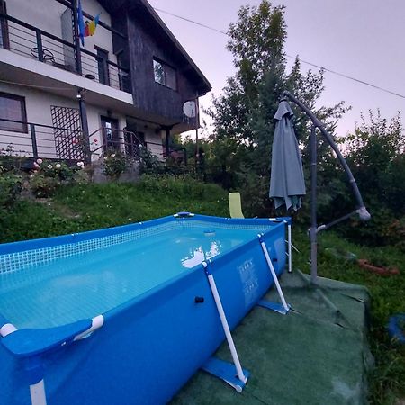 Casuta Cu Trandafiri Hotell Slănic Exteriör bild