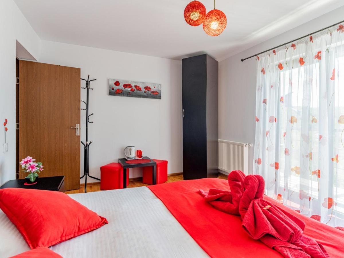 Casuta Cu Trandafiri Hotell Slănic Exteriör bild