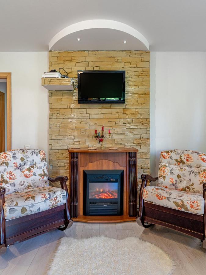 Casuta Cu Trandafiri Hotell Slănic Exteriör bild