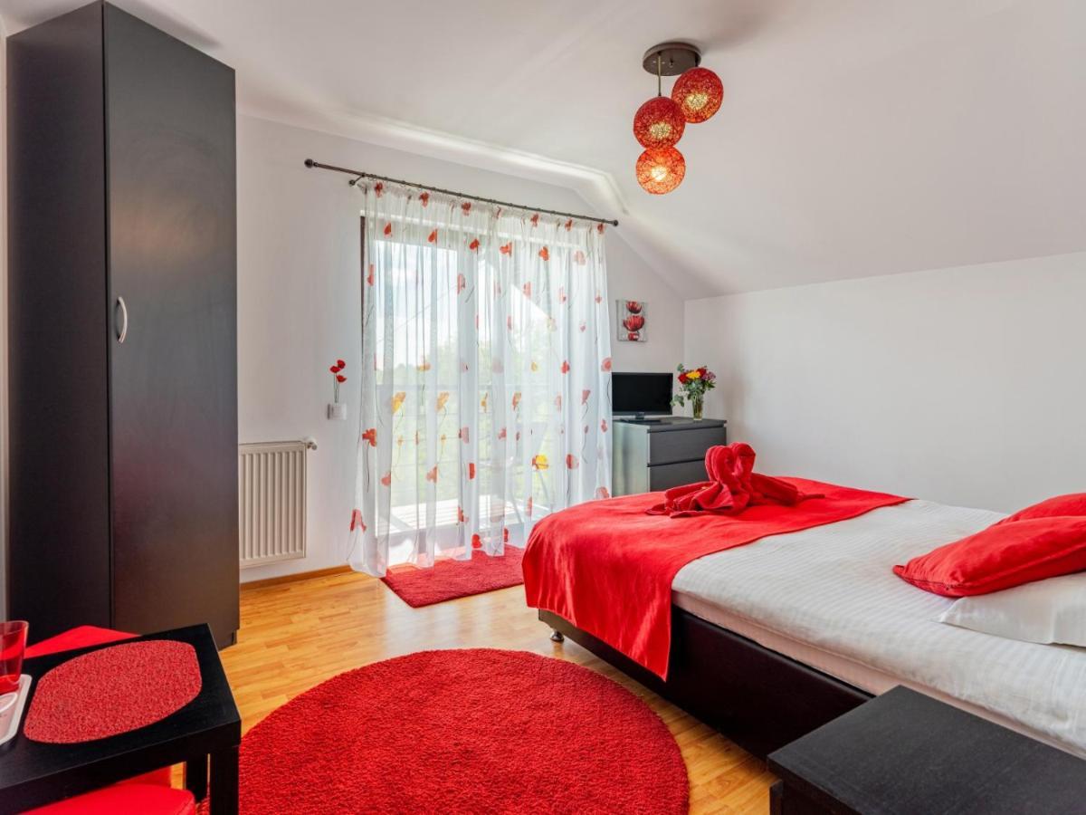 Casuta Cu Trandafiri Hotell Slănic Exteriör bild