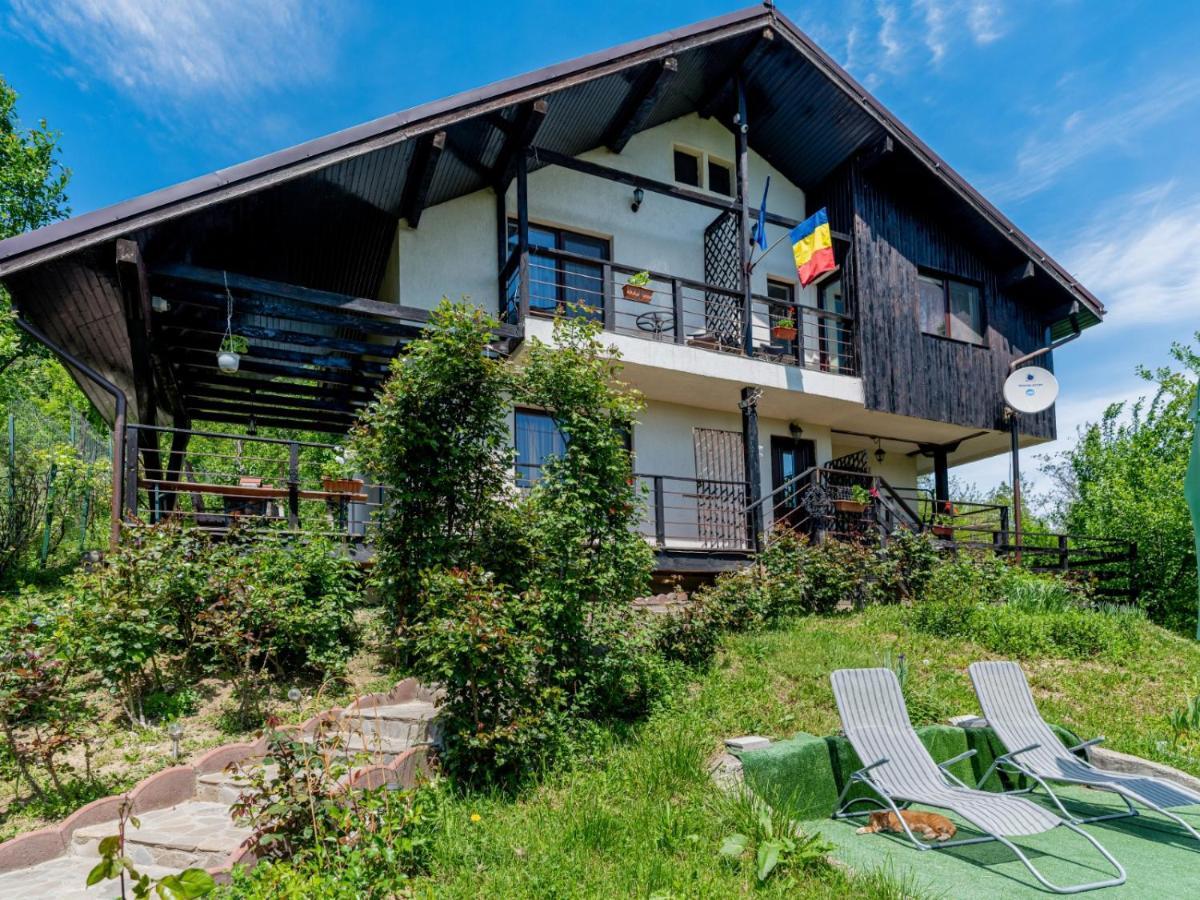 Casuta Cu Trandafiri Hotell Slănic Exteriör bild