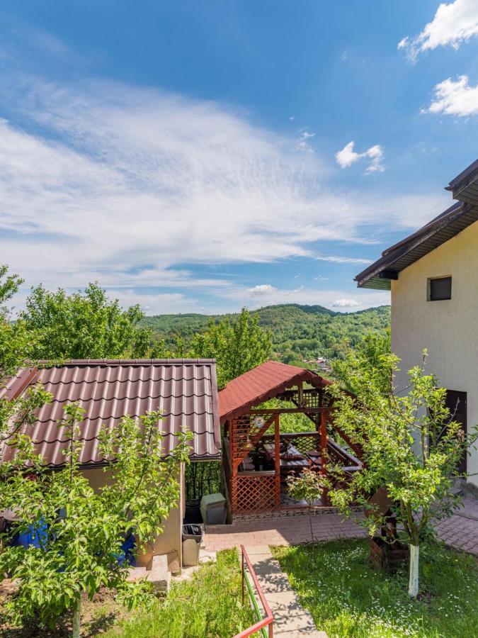 Casuta Cu Trandafiri Hotell Slănic Exteriör bild
