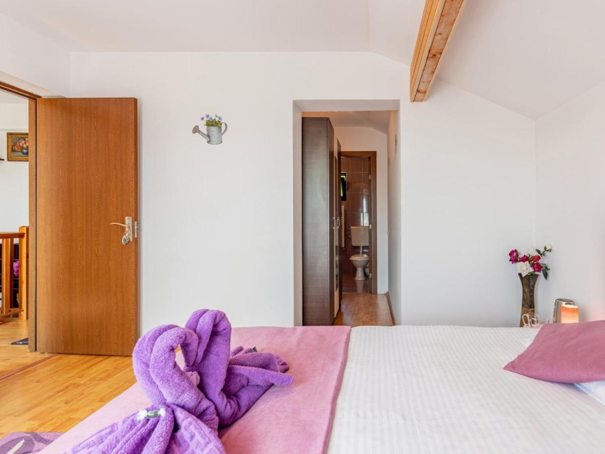 Casuta Cu Trandafiri Hotell Slănic Exteriör bild
