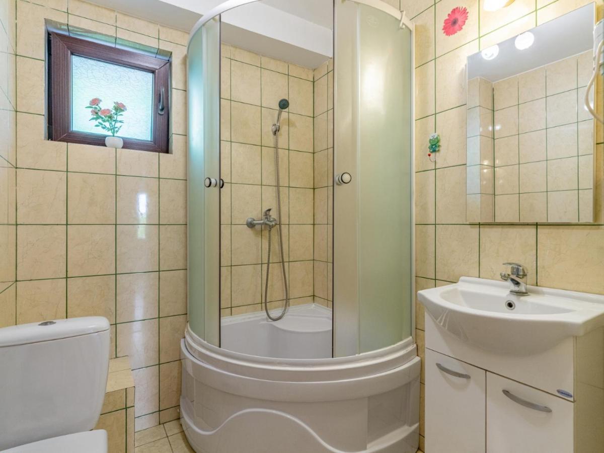 Casuta Cu Trandafiri Hotell Slănic Exteriör bild