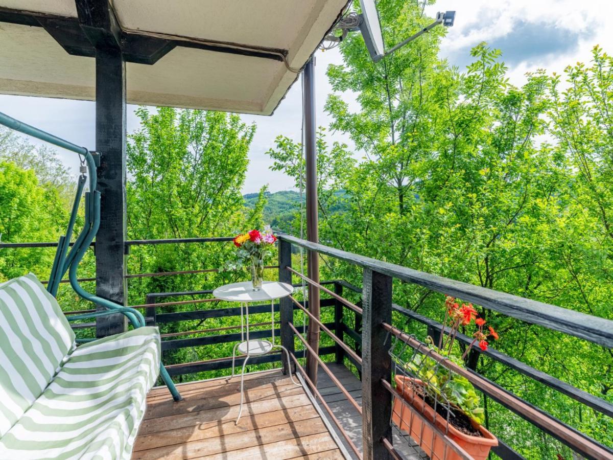 Casuta Cu Trandafiri Hotell Slănic Exteriör bild