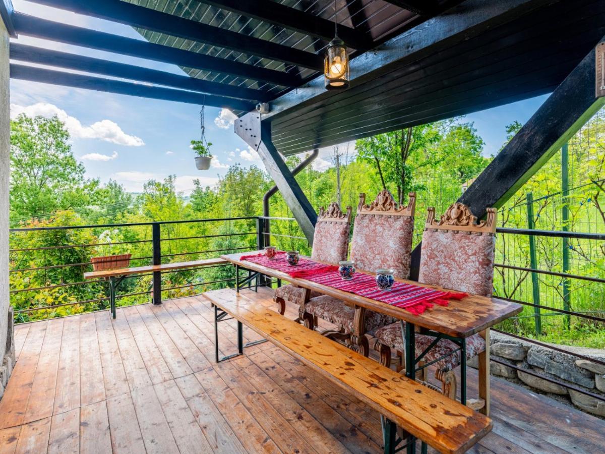 Casuta Cu Trandafiri Hotell Slănic Exteriör bild